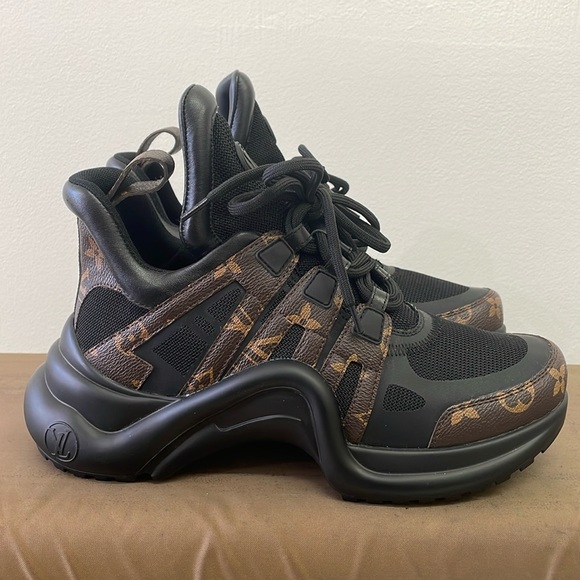 Louis Vuitton Sneakers - Picture 1 of 11